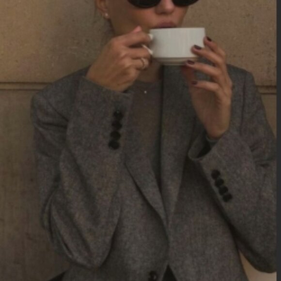 Feeling Generous: Reasonable offers welcome on my curated wardrobe! - Picture 9 of 11